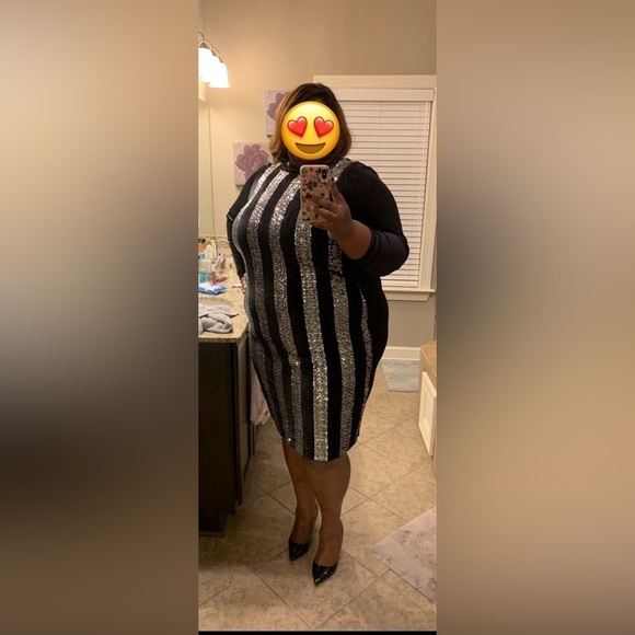 ELOQUII Plus Size- Velvet & Sequin Long Sleeve Bodycon Cocktail Dress- Size 24w - Picture 3 of 10